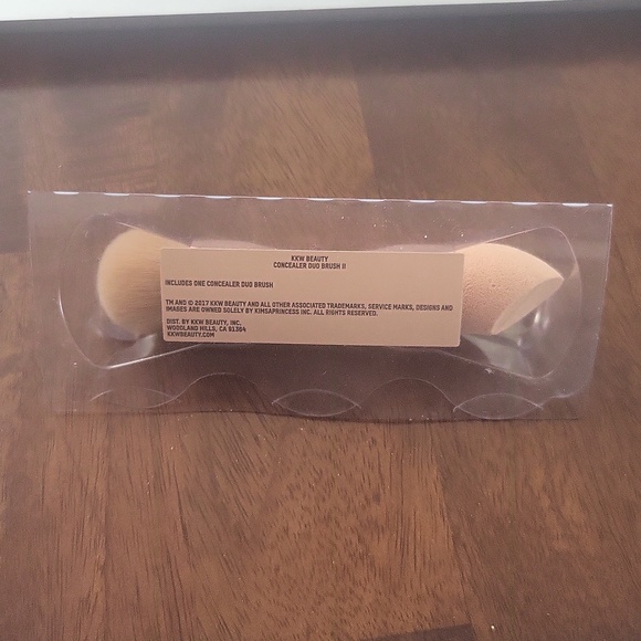 KKW CONCEALER  DUO BRUSH MAKE-UP - Picture 5 of 5